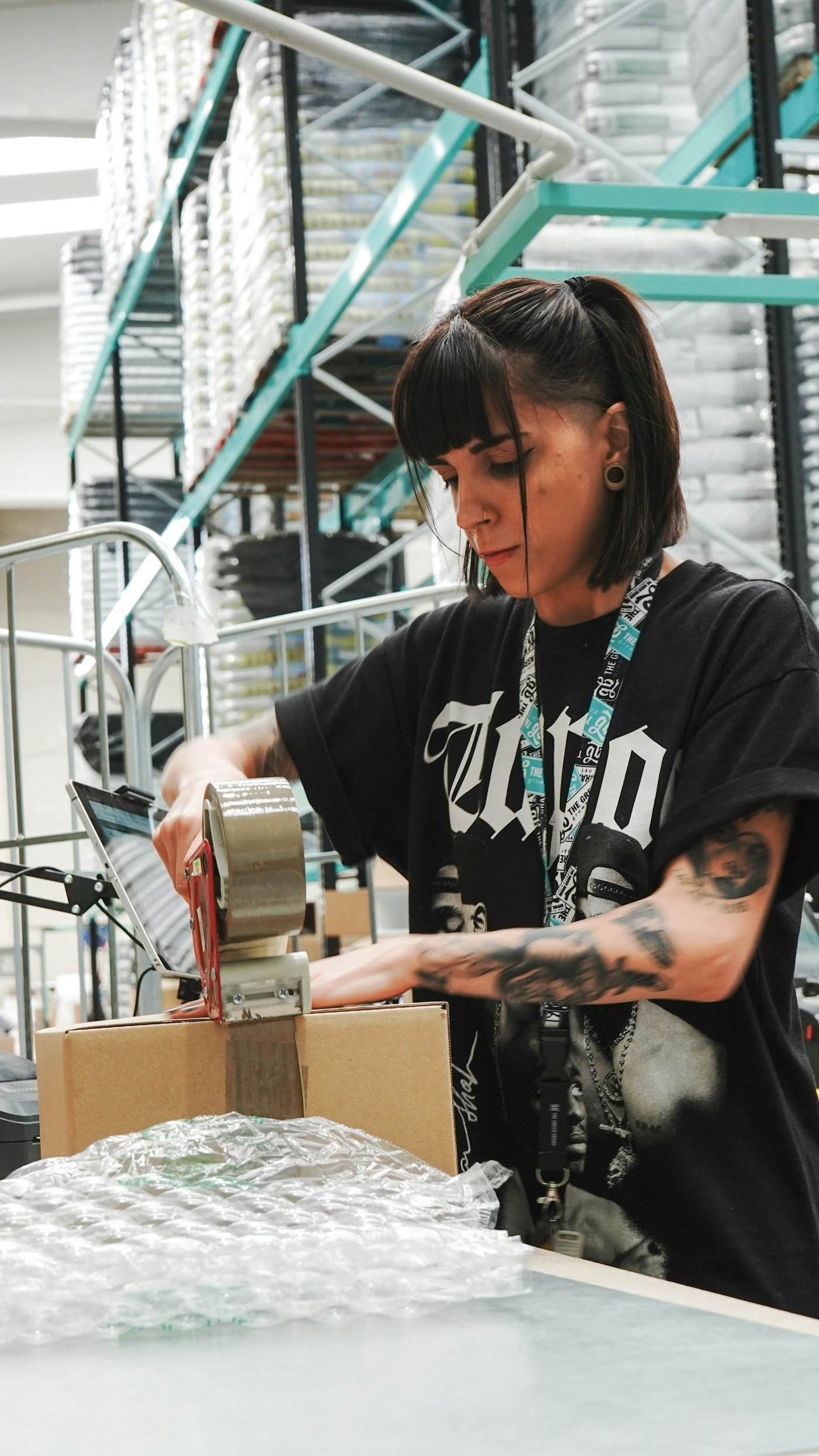 Amazon seller account management: packing an Amazon order for dispatch